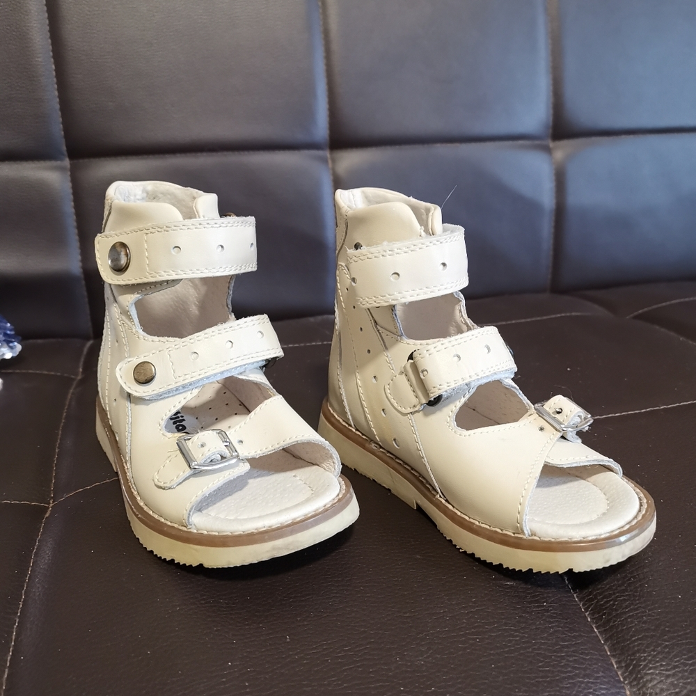 Orthopedic sandals